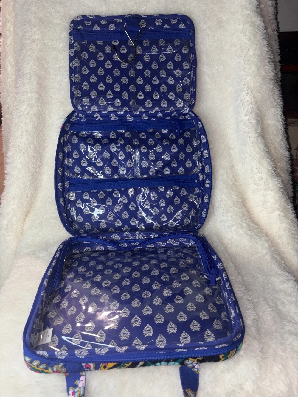Vera Bradley Iconic Hanging Travel Organizer in Romantic Paisley(retired)